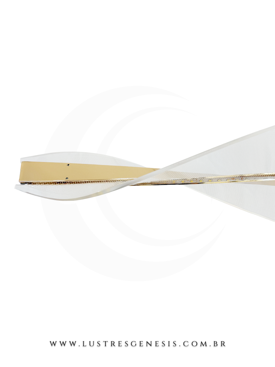 Luminária pendente de LED, design orgânico e curvilíneo, com acabamento em metal dourado, ideal para mesas de jantar.